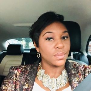 Meet your Posher, Faythe